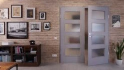 HÖRMANN Doppelflügeltür Staubgrau RAL 7037 Duradecor ProLine Mit Lichtausschnitt LA 9 Mit Zarge 9 HÖRMANN Doppelflügeltür Staubgrau RAL 7037 Duradecor ProLine Mit Lichtausschnitt LA 9 Mit Zarge -Türen Verkauf 2.2 fluegeltueren baseline duradecor glatt la 9 staubgrau 208826 stilwelt front