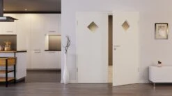 HÖRMANN Doppelflügeltür Reinweiß RAL 9010 Lack ProLine Mit Lichtausschnitt LA 6 Raute Mit Zarge -Türen Verkauf 2.2 fluegeltueren baseline la 6 ral9010 214847 stilwelt front 1