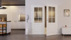 HÖRMANN Doppelflügeltür Carolina 1 Weißlack ClassicLine Mit Lichtausschnitt LA Sprosse 2/3 Mit Zarge -Türen Verkauf 2.2 fluegeltueren carolina 01 la sprosse 2 3 ral9016 192449 stilwelt front