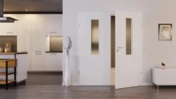 HÖRMANN Doppelflügeltür Schiefer Weiß Proline Concepto Mit Lichtausschnitt LA 4 Mit Zarge -Türen Verkauf 2.2 fluegeltueren concepto la 4 m cross schiefer weiss 190191 stilwelt front 1