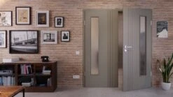 HÖRMANN Doppelflügeltür Groove 85 Staubgrau RAL 7037 Lack DesignLine Mit Lichtausschnitt LA 24 Bandseitig Mit Zarge 9 HÖRMANN Doppelflügeltür Groove 85 Staubgrau RAL 7037 Lack DesignLine Mit Lichtausschnitt LA 24 Bandseitig Mit Zarge -Türen Verkauf 2.2 fluegeltueren groove 85 la 24 b ral7037 226077 stilwelt front