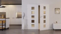 HÖRMANN Doppelflügeltür Esche Weiß Duradecor ProLine Mit Lichtausschnitt LA 5 Mit Zarge -Türen Verkauf 2.2 fluegeltueren baseline duradecor glatt la 5 esche weiss 159212 stilwelt front