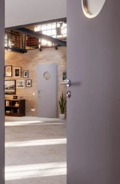 HÖRMANN Innentür Staubgrau RAL 7037 Duradecor ProLine Mit Lichtausschnitt LA Bullauge -Türen Verkauf 2.3 innentueren baseline duradecor glatt la bullauge staubgrau 208830 stilwelt closeup