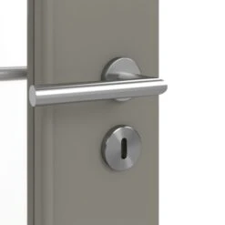 HÖRMANN Doppelflügeltür Groove 15 Staubgrau RAL 7037 Lack DesignLine Mit Lichtausschnitt LA 24 Schlossseitig Mit Zarge -Türen Verkauf 3.1 fluegeltueren groove 15 la 24 s ral7037 226011 detail oberflaeche